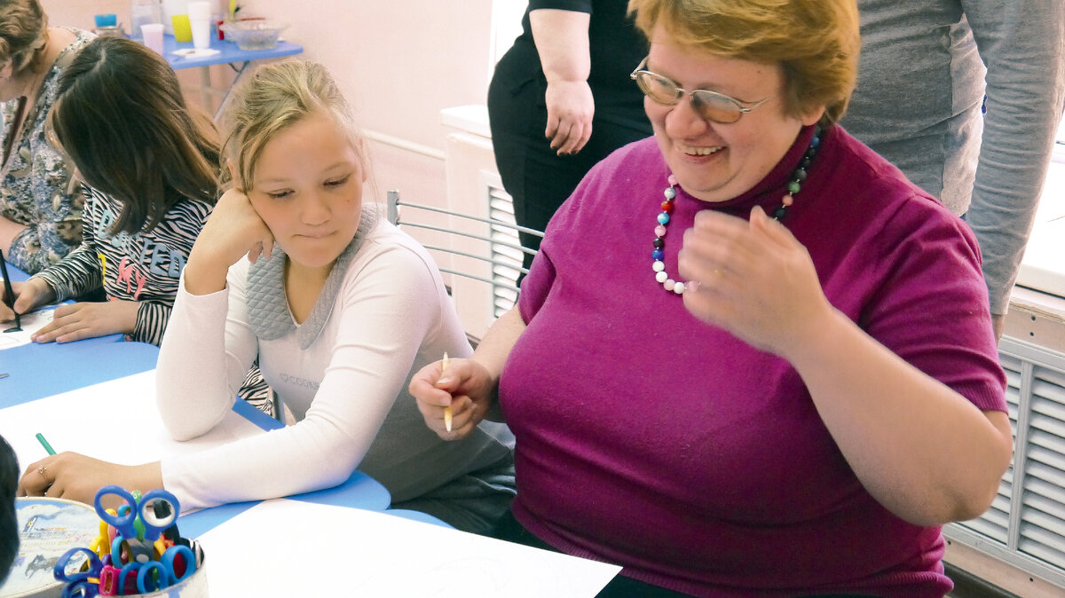 Настя и Галина на занятиях в группе, программа «Территория радости»