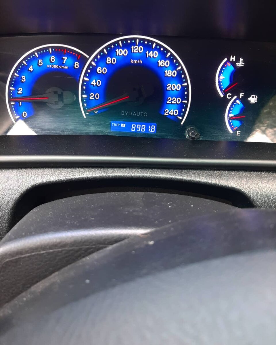 Та самая приборная панель и показатели одометра после возвращения в Омск с моря 