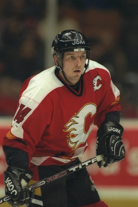 Честная, откровенная, пронзительная, временами ужасная и категорически притягательная Игра ... "Игра с огнем" Теорена Флери.