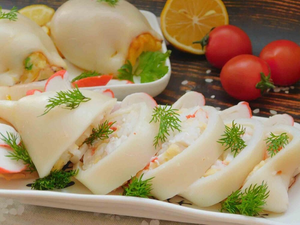 Кальмары фаршированные в сметанном соусе - пошаговый рецепт с фото на malino-v.ru