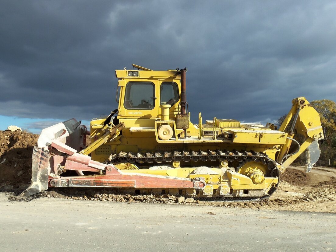 Т-330 на строительстве дороги в Севастополе. Фото автора.