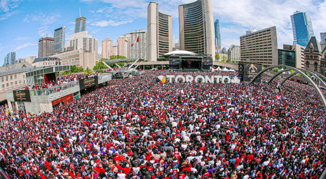 В Торонто можно затеряться в толпе, но не потерять себя. Фото:fanat1k.ru.