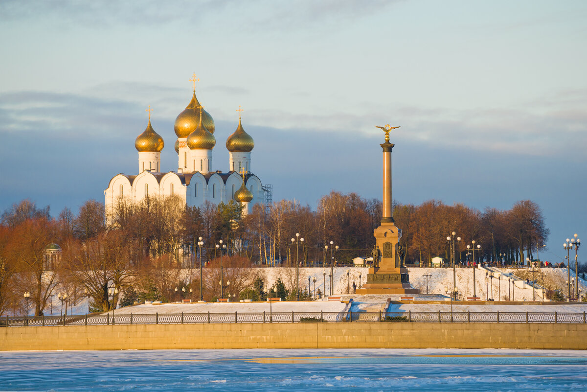 Ярославль стрелка Успенский собор