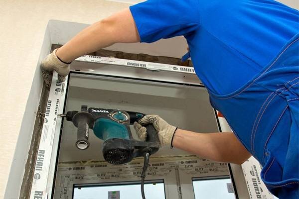 Установка пластиковой двери