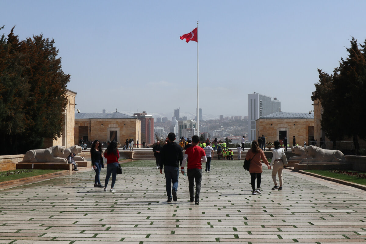 Возможны ли ещё путешествия за границу в эпоху тотальных санкций? Съездили в весеннюю Турцию