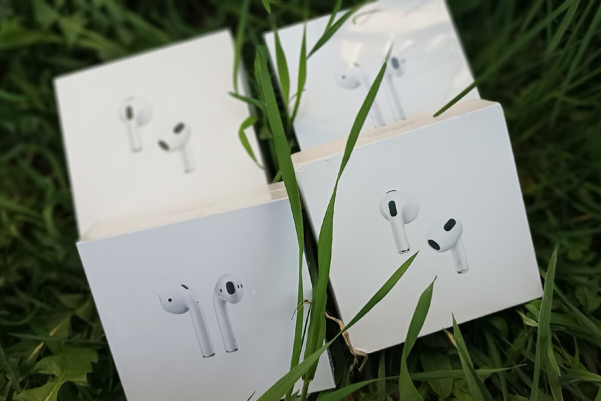 Цена AirPods 2 - Premium - 1300 рублей. Цена Airpods 3 Premium- 1500 рублей.👉: Новые наушники, лучшая копия. 1.Серийный номер пробиваются на официальном сайте Аррlе;2.Отличное качество звука;3.Гравировки, как в оригинальных АirРоds (на кейсе, в кейсе под крышкой, на наушниках);4.Бесшумная кнопка на кейсе;5.Размеры кейса и наушников идентичны оригинальным АirРоds;6. Автоматическое подключение АirРоds к телефону, при открытии кейса;7. Поддержка беспроводной зарядки кейса;8.Наушники могут работать по одному;9. Датчик положения в ушах (при вынимании из уха наушники автоматически ставят паузу);10.До 3,5 часов прослушивания музыки от одного заряда АirРоds;11. Работают как с iРhоnе, так и с Аndrоid;12. Качество упаковки как в оригинале (ванночка в упаковке твёрдая, из картона) 