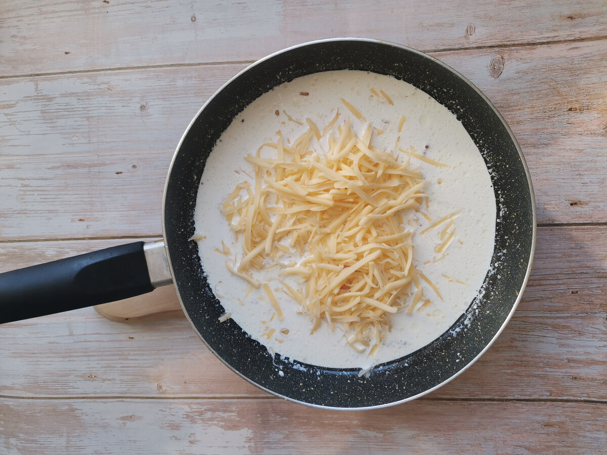 Кипящий сыр. Как сделать соус для карбонары ютуб.