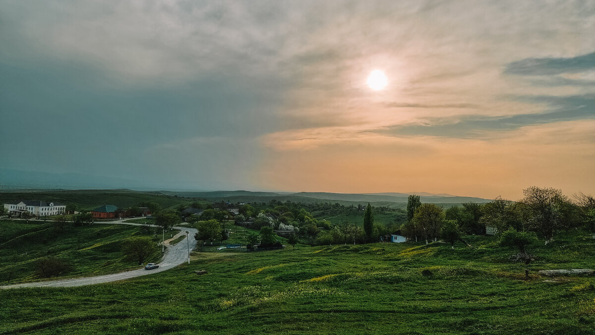 Зелень везде. Пейзажи просто невероятные.