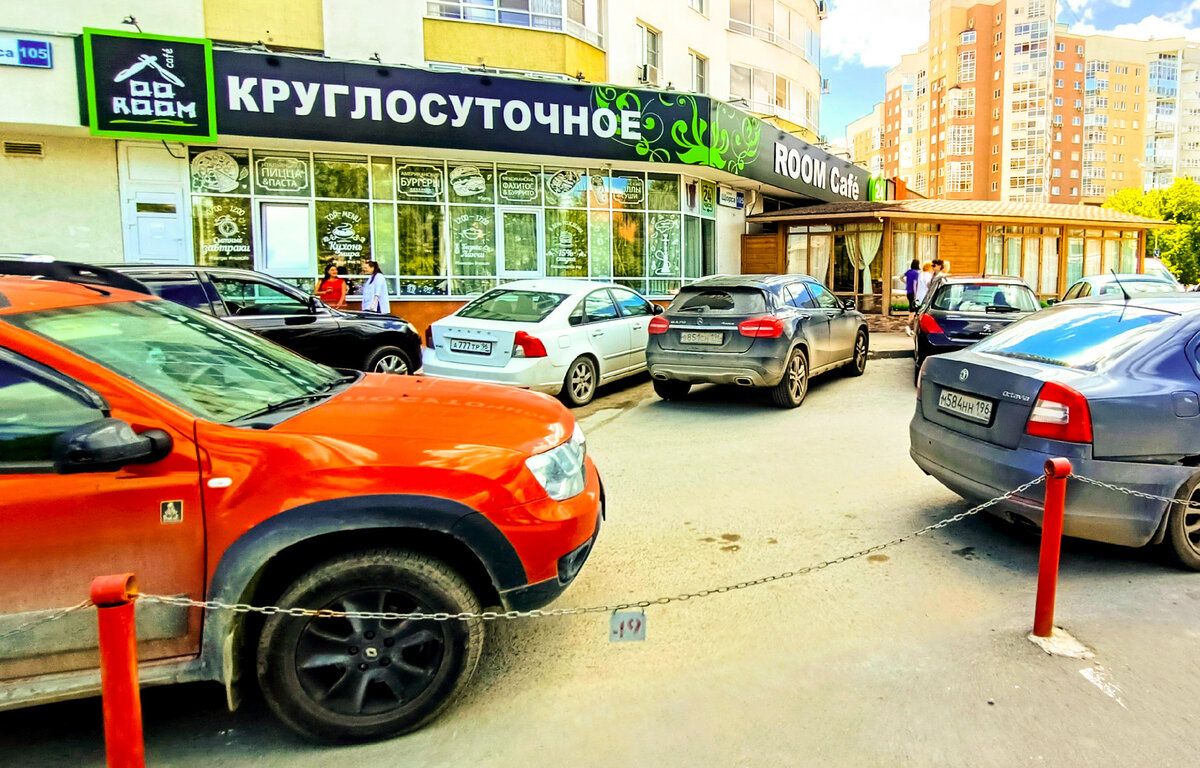 Room-Cafe, г.Екатеринбург, ул.Щорса,105, 1 этаж 