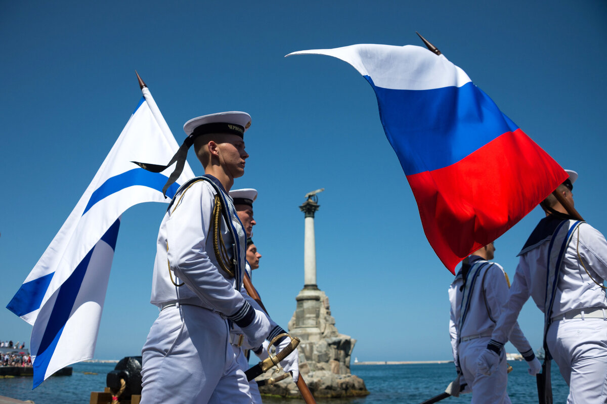 Андреевский флаг Севастополь. День военно-морского флота Андреевский флаг. Знамя ВМФ Севастополь. Андреевский флаг Черноморский флот. Крым флот россии