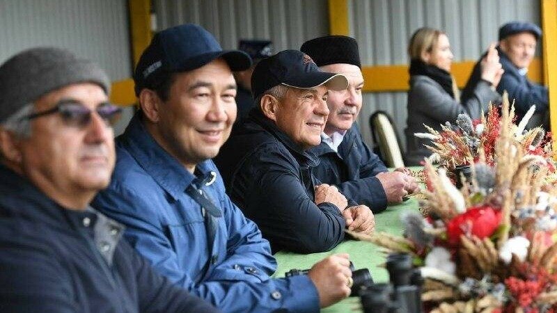     Глава Татарстана Рустам Минниханов и глава Якутии Айсен Николаев посетили праздник «День коня», который прошел в Арском районе республики. Соответствующий пост он опубликовал в своем Telegram-канале.