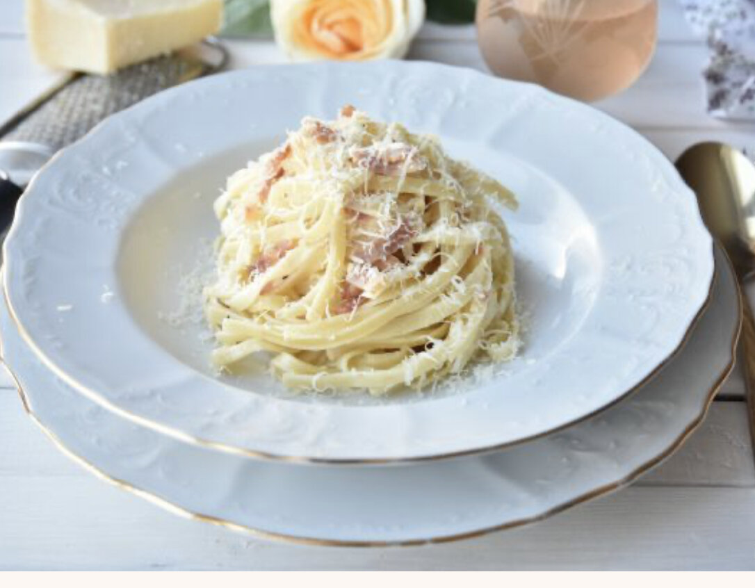 Карбонара. Паста карбонара классический без сливок. Паста карбонара с беконом. Паста карбонара классический без сливок. Итальянская паста карбонара.