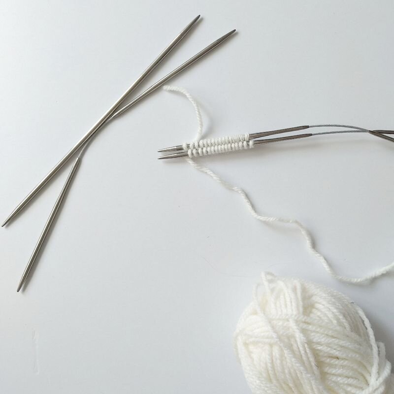 Набор "магическим методом Джуди" на 2 спицы одновременно. Листайте