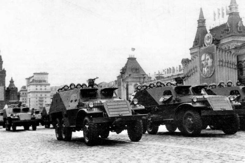 БТР-152 во время Парада на Красной Площади