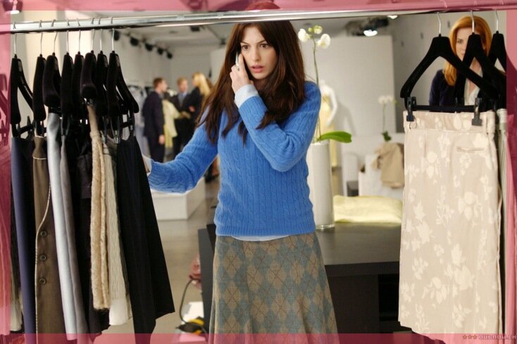 Когда Энди пришла на работу в первый день, она начудила с пропорциями, которые создает одежда, и, конечно, с цветами.