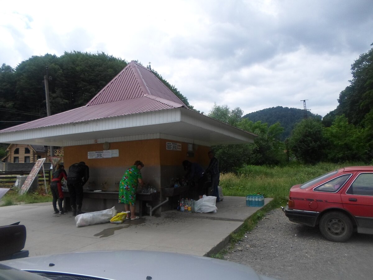 источник с минеральной водой