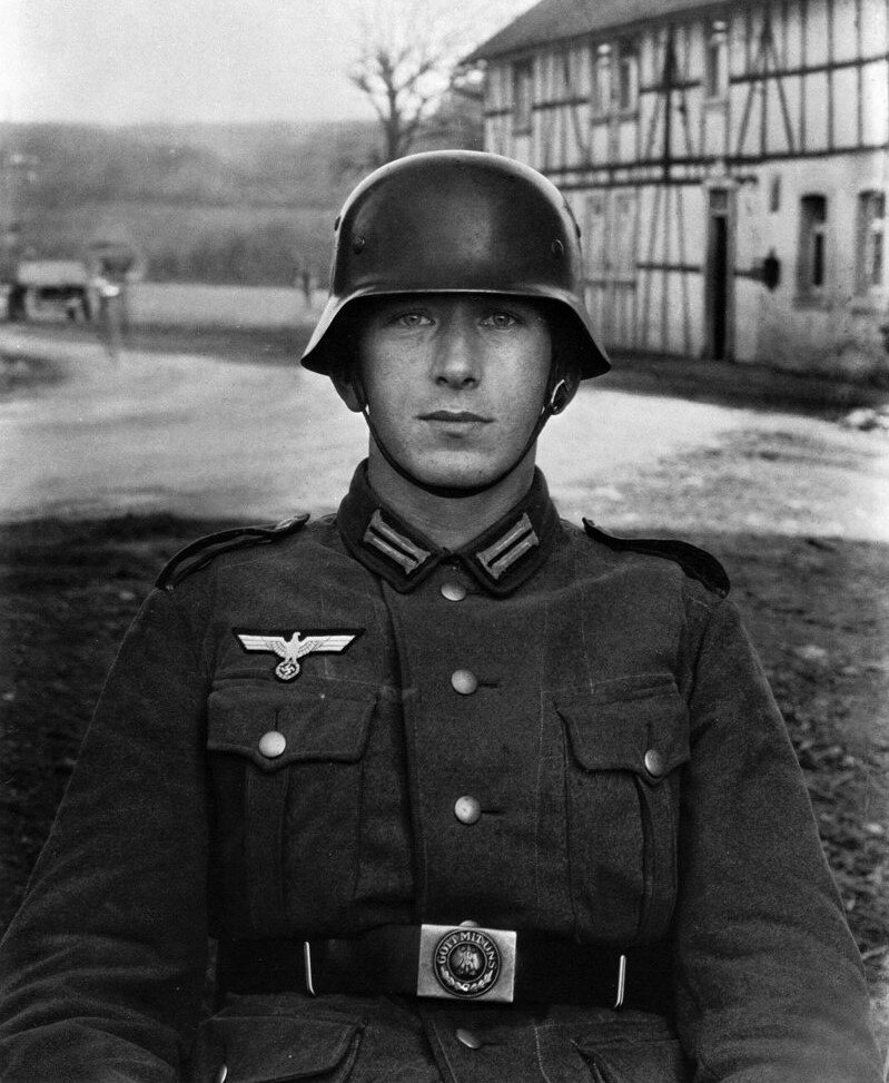 Вермахт. Солдат Германии второй мировой СС. Солдат СС И солдат вермахта. Немецкий солдат вермахта. СС 1940