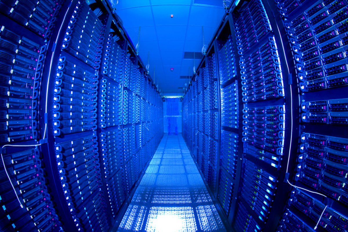 Станция с суперкомпьютером.