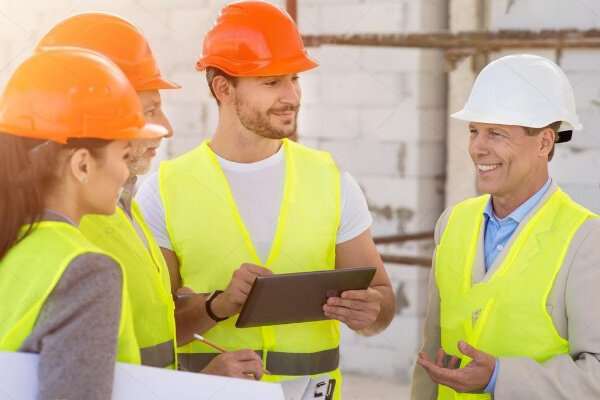 В конкретной ситуации на стороне подрядчика будут выступать несколько физических лиц