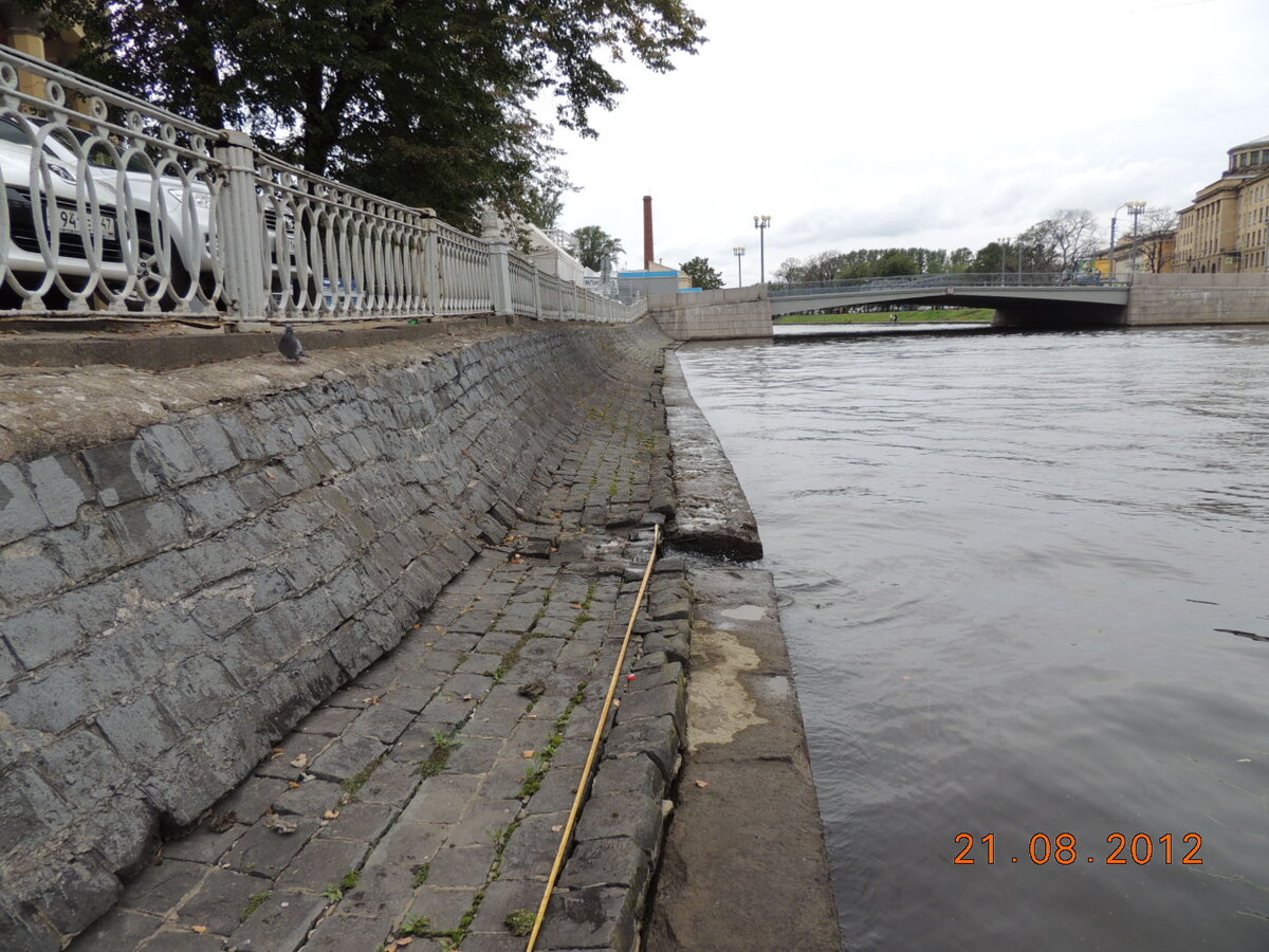 Вид с набережной на Ждановский мост
