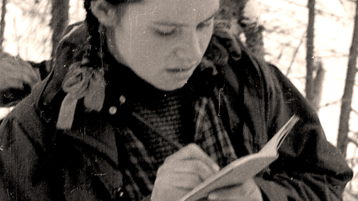 Перевал Дятлова. Зина Колмогорова заполняет свой дневник.