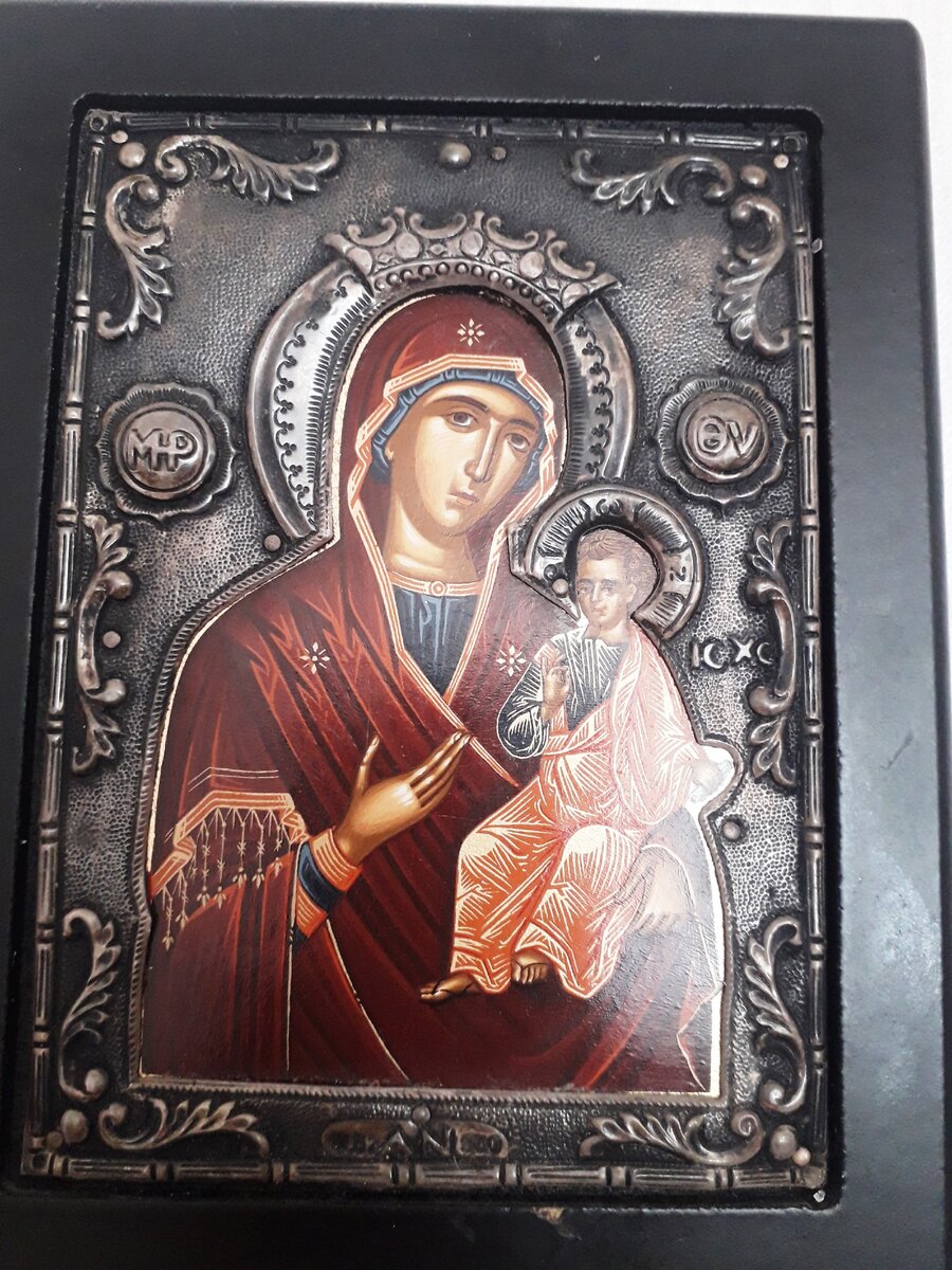 Икона приобретенная в Иерусалиме более 15 лет назад, находиться дома в детской.