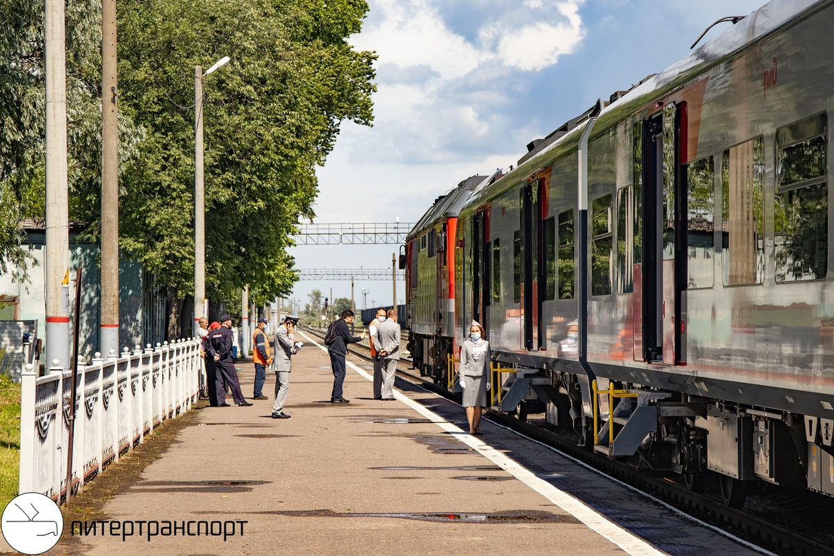 Поезд санкт петербург хвойная. Ласточка в Бологое. Ласточка Санкт-Петербург Старая Русса. Ласточка Старая Русса Бологое. Ласточка Бологое Валдай.