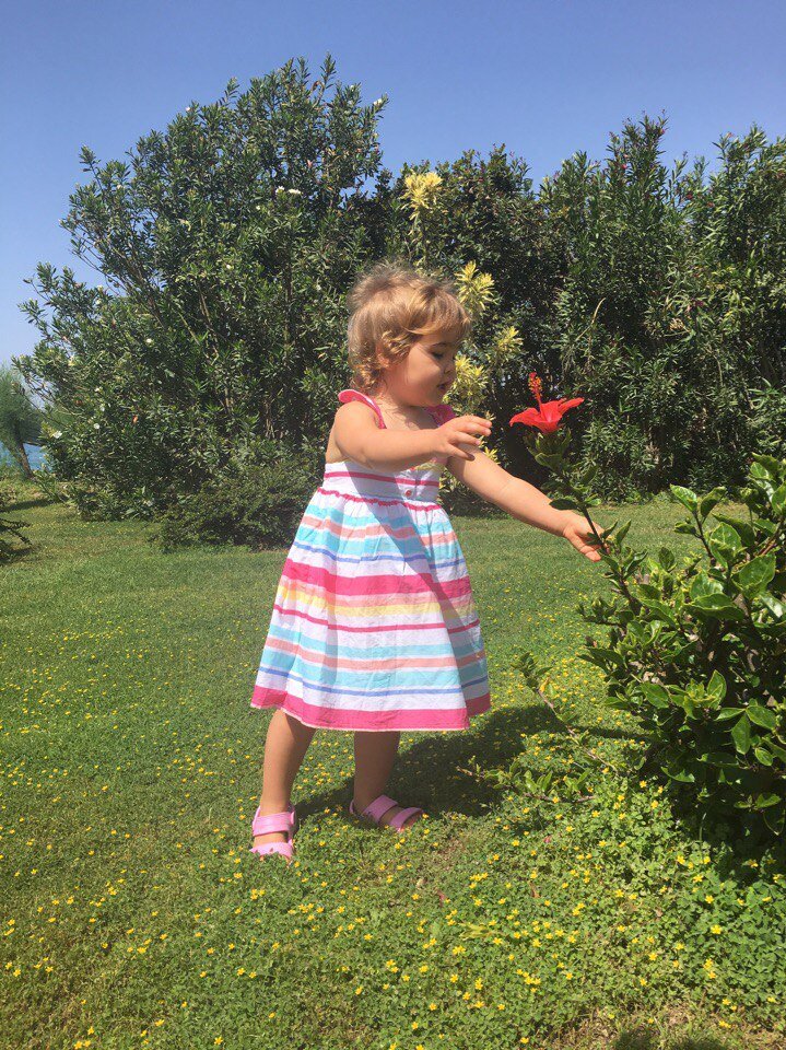 Помогать людям, конечно, необязательно. Но я помогаю другим по возможности. Видимо, поэтому помогают и мне