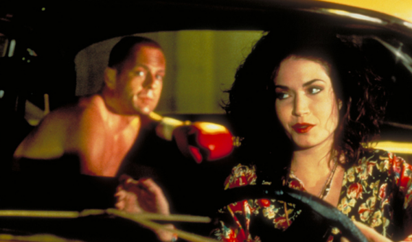 Анджела Джонс и Брюс Уиллис в фильме «Криминальное чтиво». Кадр из фильма