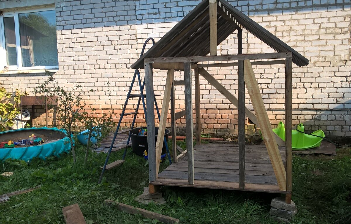 Игровой домик для детей: как построить на даче, во дворе, в квартире