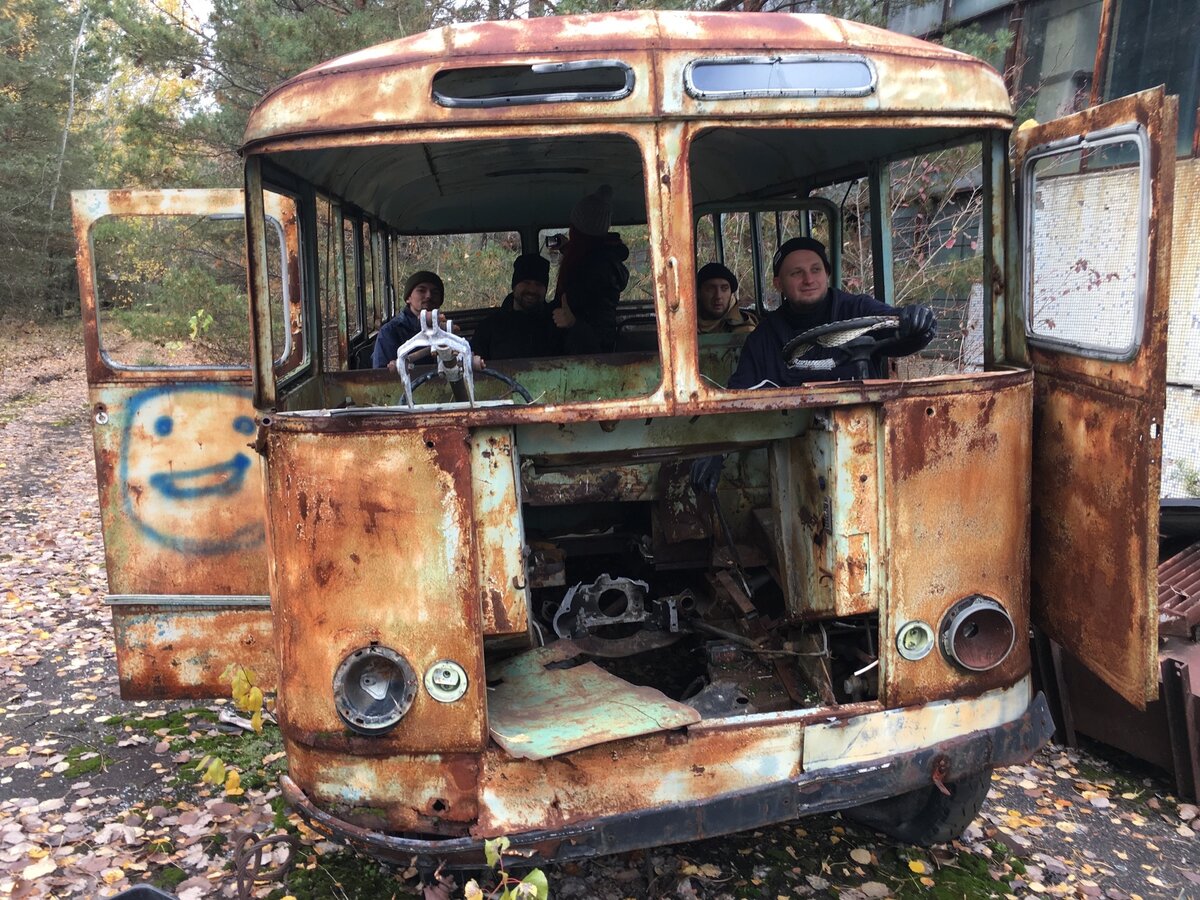 Заброшенные автобусы и троллейбусы в Чернобыле. Они возили ликвидаторов и что с ними теперь?