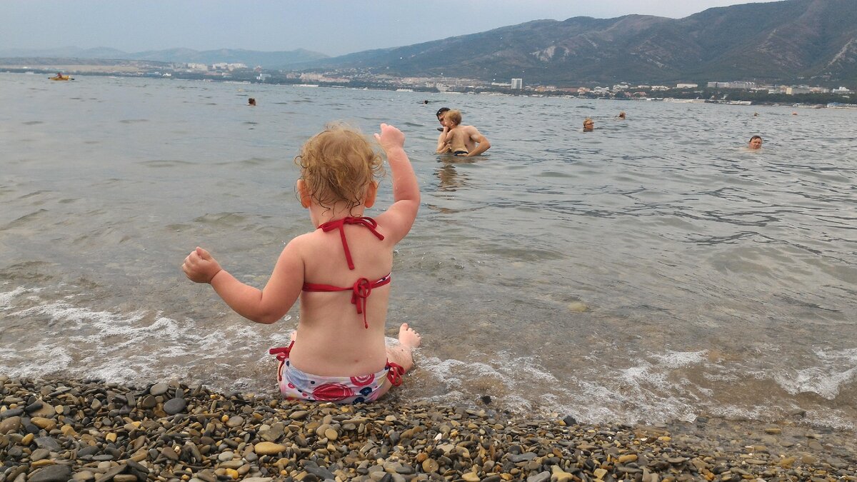 Юстинка в первый раз на море