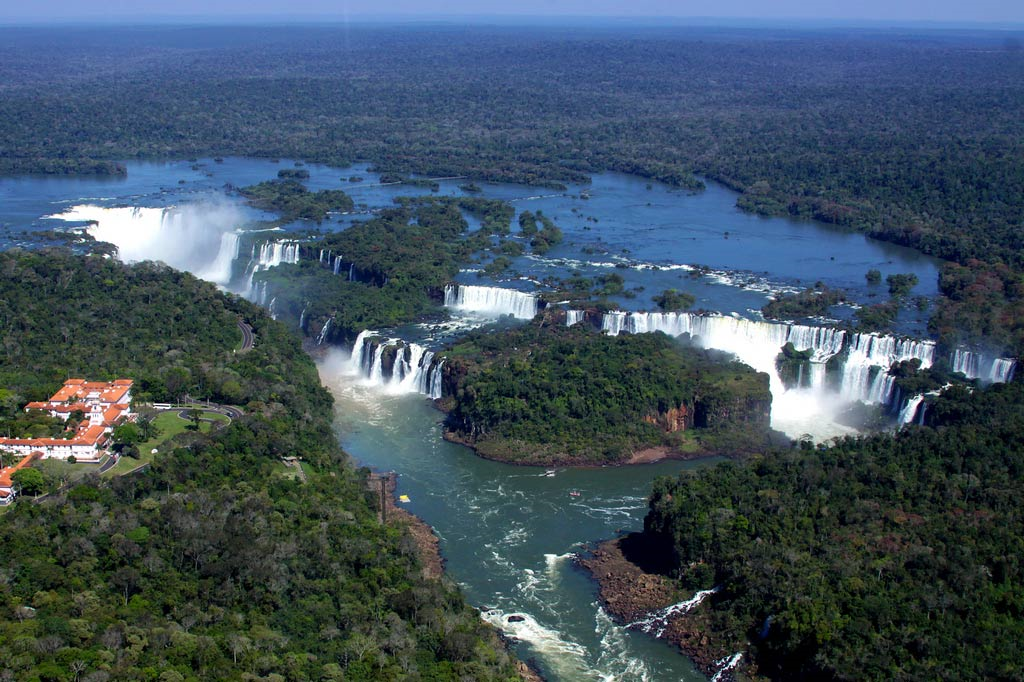 Игуасу (национальный парк, Бразилия). Водопады Игуасу Аргентина Бразилия. Национальный парк Игуасу, Бразилия / Аргентина. Аргентина достопримечательности водопады Игуасу.