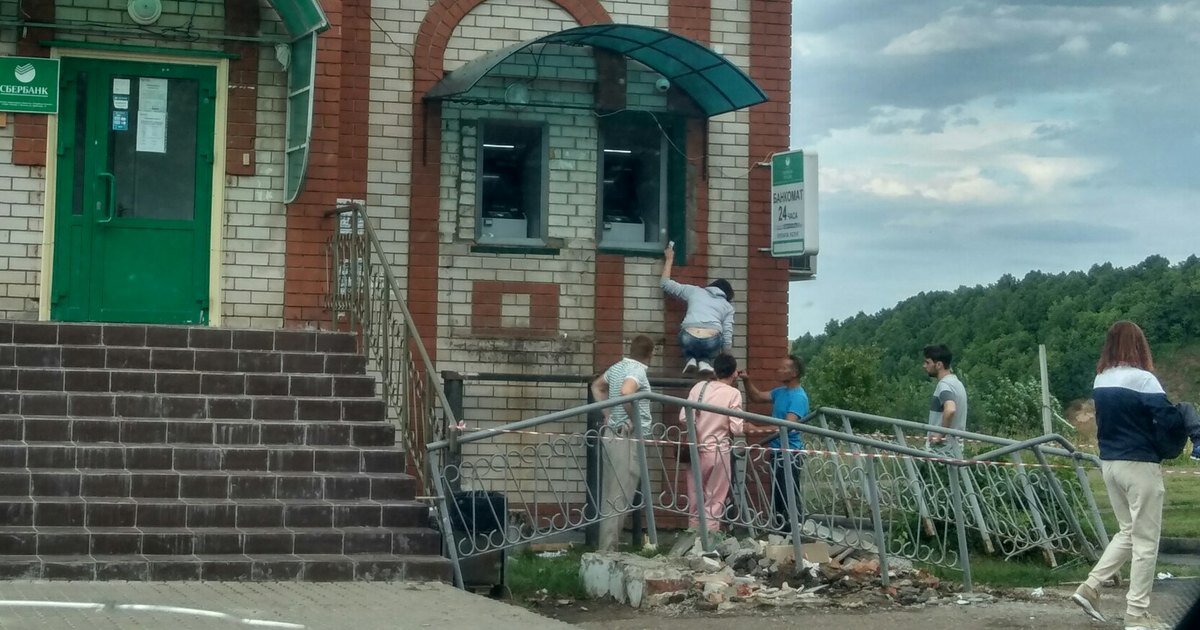 Банкроты добывают деньги со счетов Сбербанка в период своего банкротства. Источник фото: https://clck.ru/Rizv4
