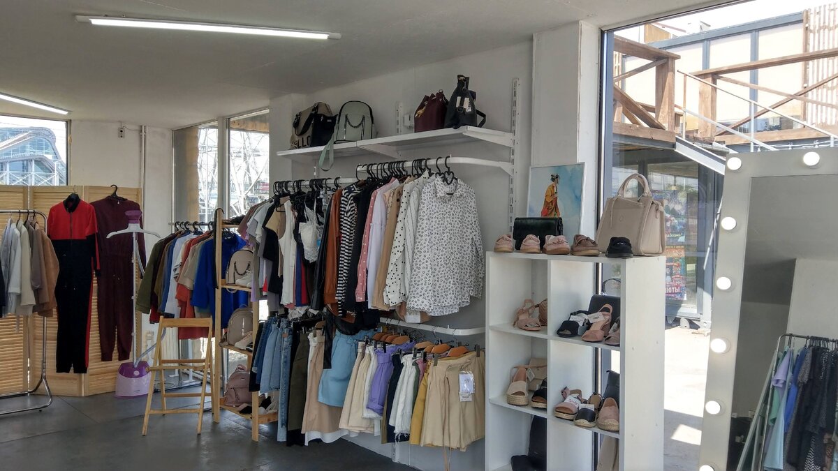 Внутри нет ощущения, что находишься в морском контейнере