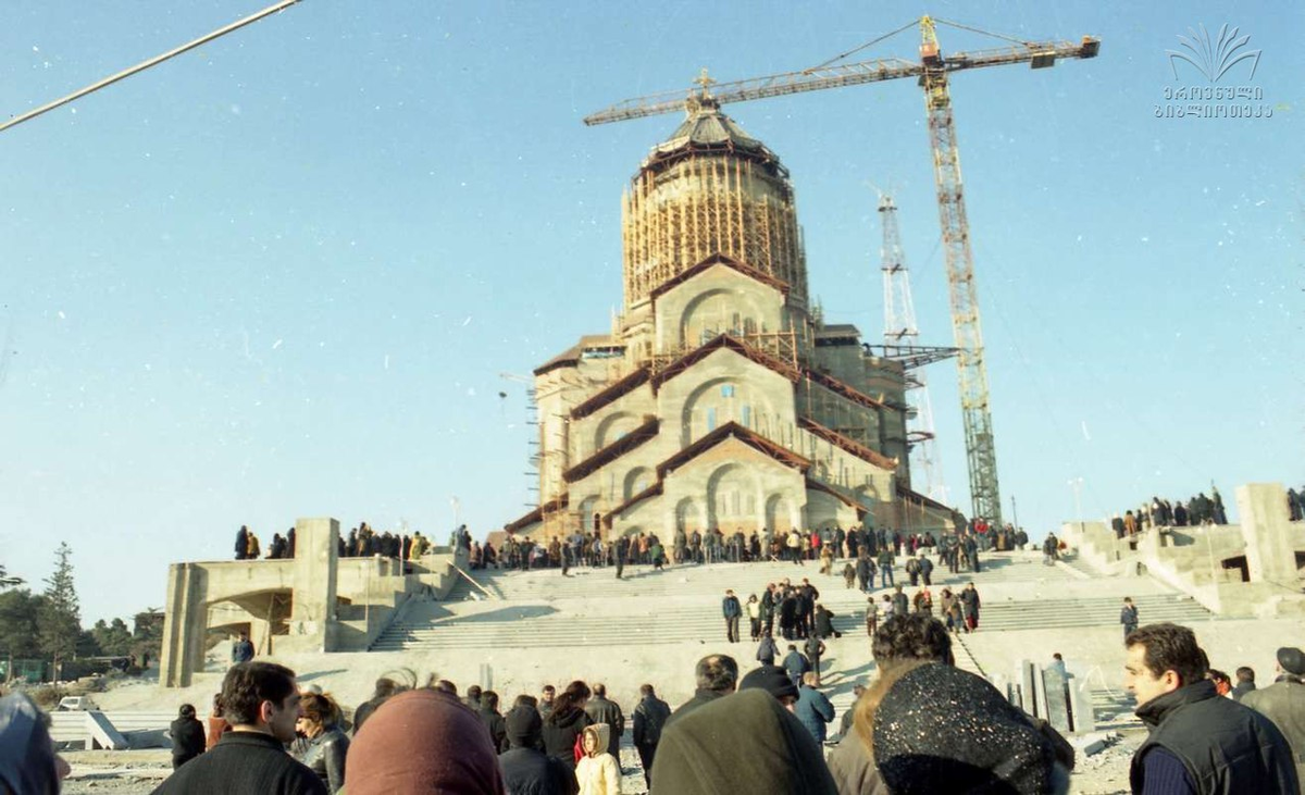 Строительство Цминда Самеба