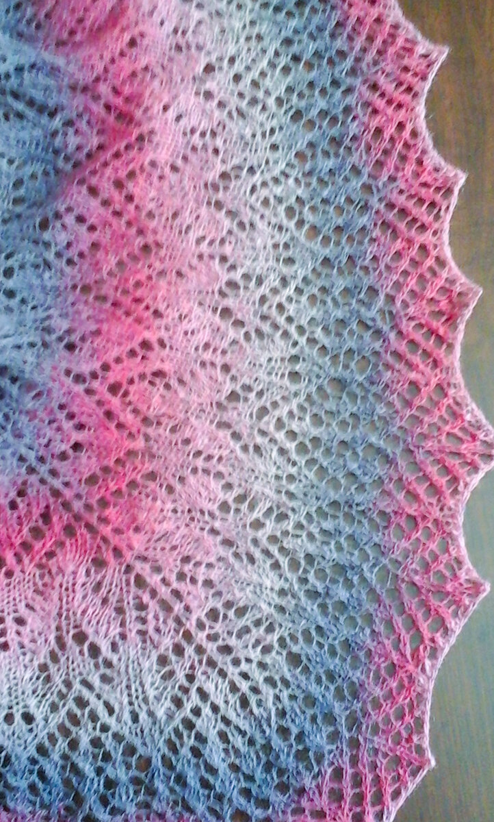 Шаль "Жар птица" из  пряжи кауни (фото из личного архива)