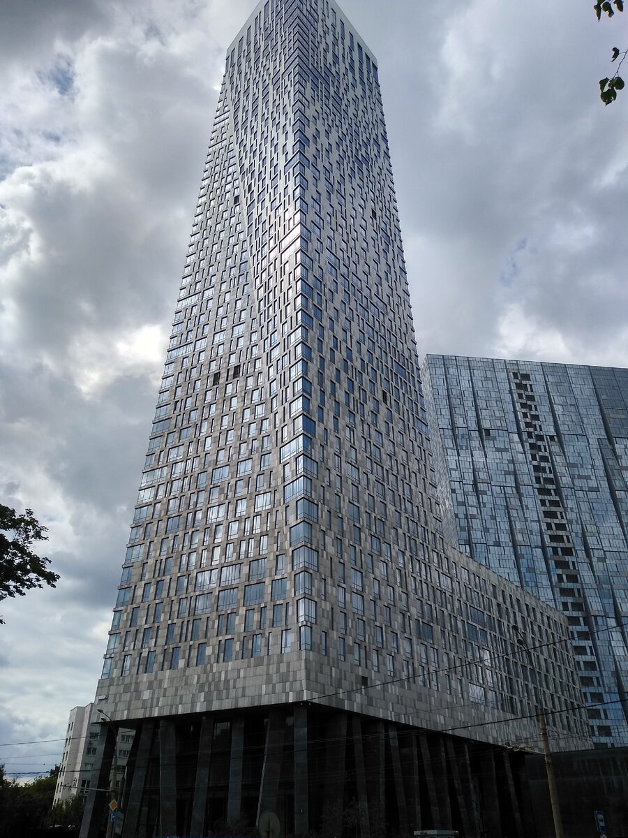 ЖК Дом на Мосфильмовской (квартирушки от 39 млн.руб до 1,5 млр.руб), есличо купить приспичит 