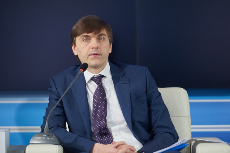 Министр просвещения,Сергей Сергеевич Кравцов в одном из интервью на федеральном канале сообщил: что идёт полная подготовка к новому учебному году. 