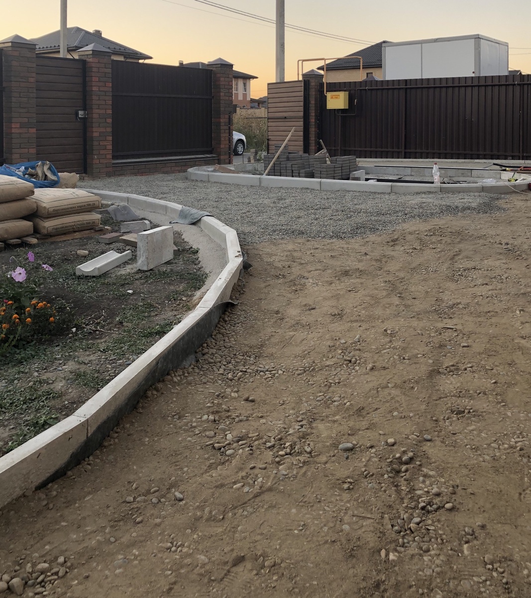 Надо уложить 200 кв метров брусчатки