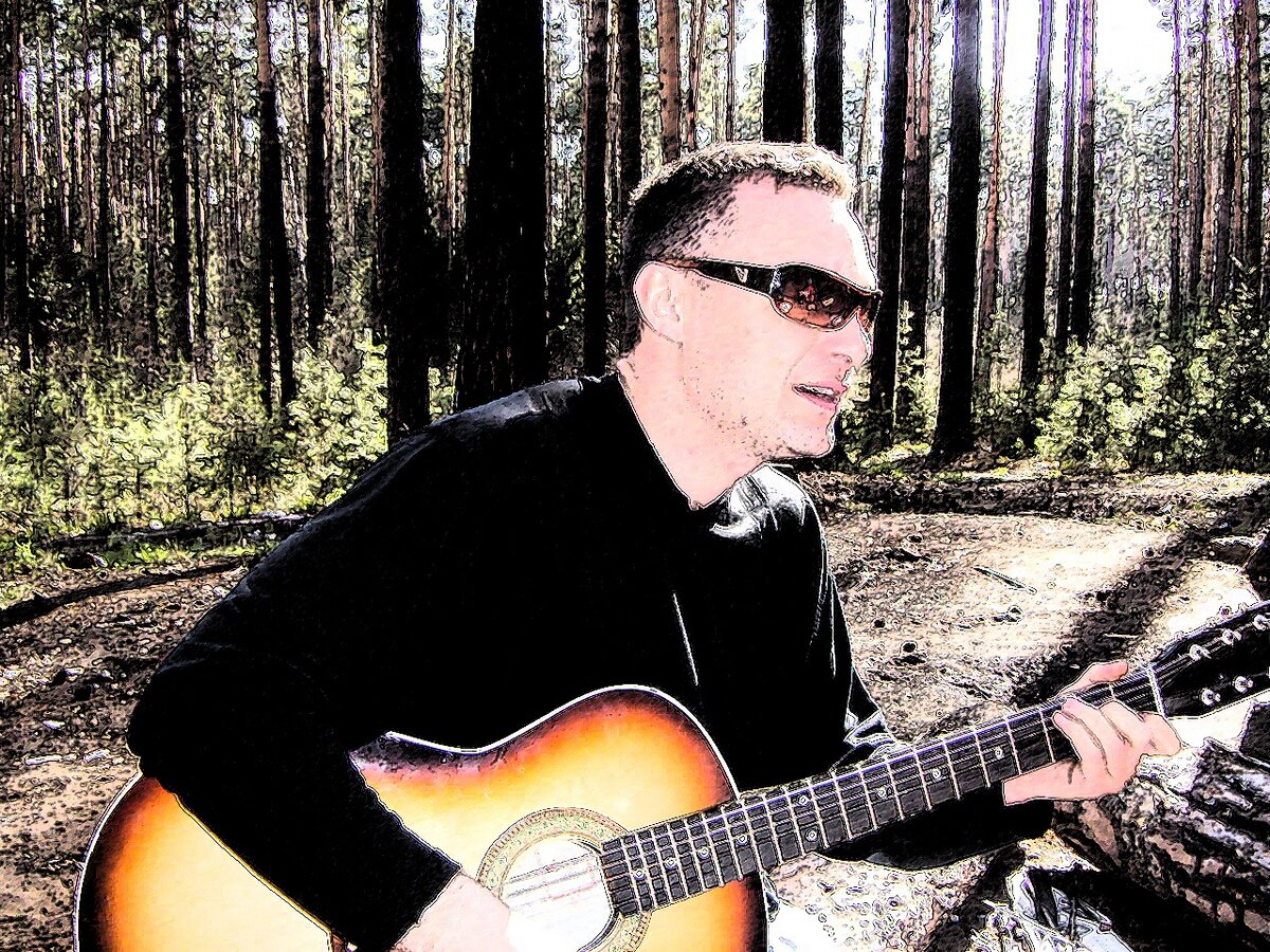 Николай Кудрявцев так же играет на гитаре.