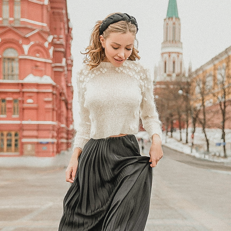 Укороченный джемпер из мохера с шишечками 