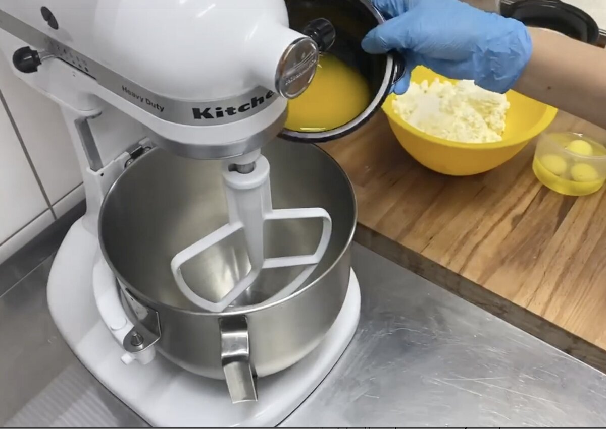 смешиваем жидкие ингредиенты