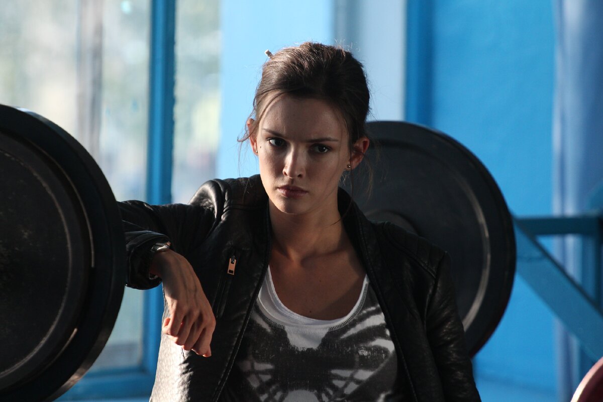 Есеня Стеклова (Паулина Андреева) - стажёр и возлюбленная Меглина 