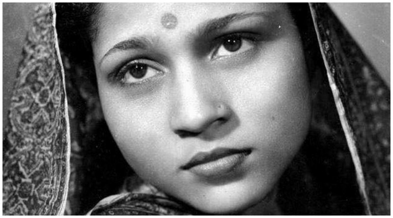 Настоящее имя актрисы — Кокила Кишоречандра Булсара. Нирупа Рой — это псевдоним. Фото - https://clck.ru/SiH5A