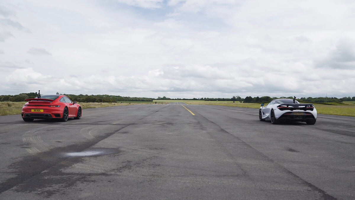 Porsche 911 Turbo S против McLaren 720S