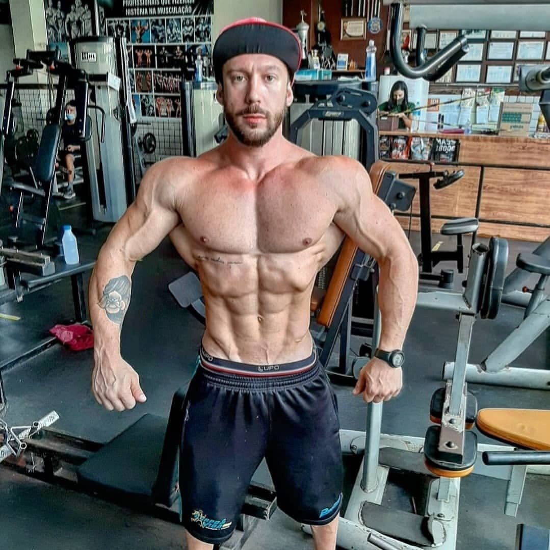 С вероятностью 99% это будет жим лёжа.