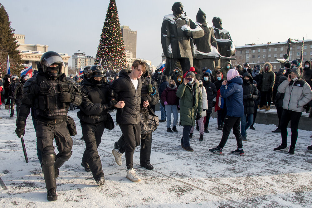 Почему сегодня фото. Протесты в Новосибирске. Политический протест. Протесты 23 января 2021 Новосибирск. Акция протеста 23 января в Новосибирске фото.