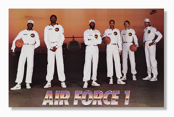 Реклама Nike Air Force 1 с участием баскетболистов Майкла Купера, Мозеса Мэлоуна, Кэлвина Натта, Джамаала Уилкса, Бобби Джонса и Майкла Томпсона, 1982 год. 
