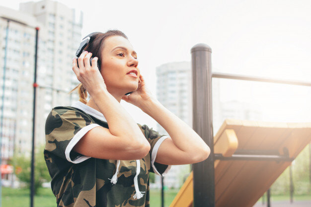 Как на нас влияет музыка, которую мы слушаем во время тренировок?